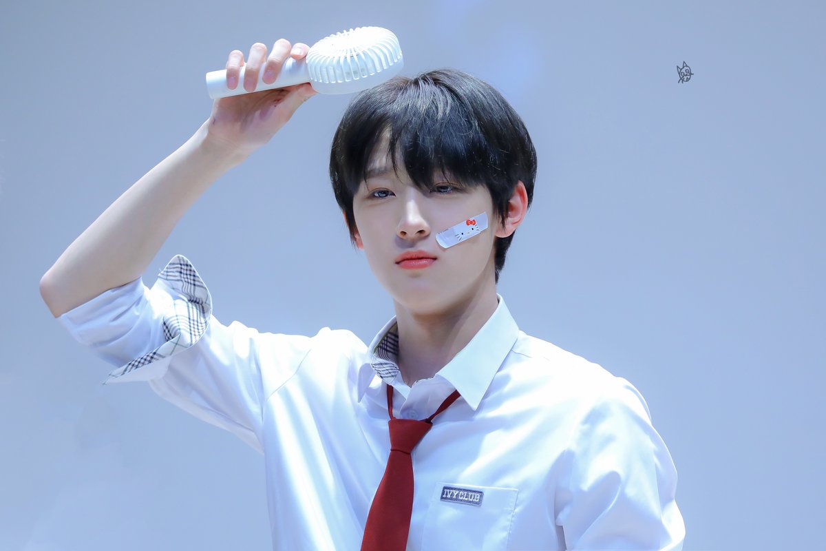 mmyyang9's tweet photo. 230514

신서고 얼짱 폼 미쳤다;;

#생생한민서의모습 #드리핀 #김민서 #민서 #DRIPPIN #minseo #ミンソ https://t.co/4igFdB9wUm