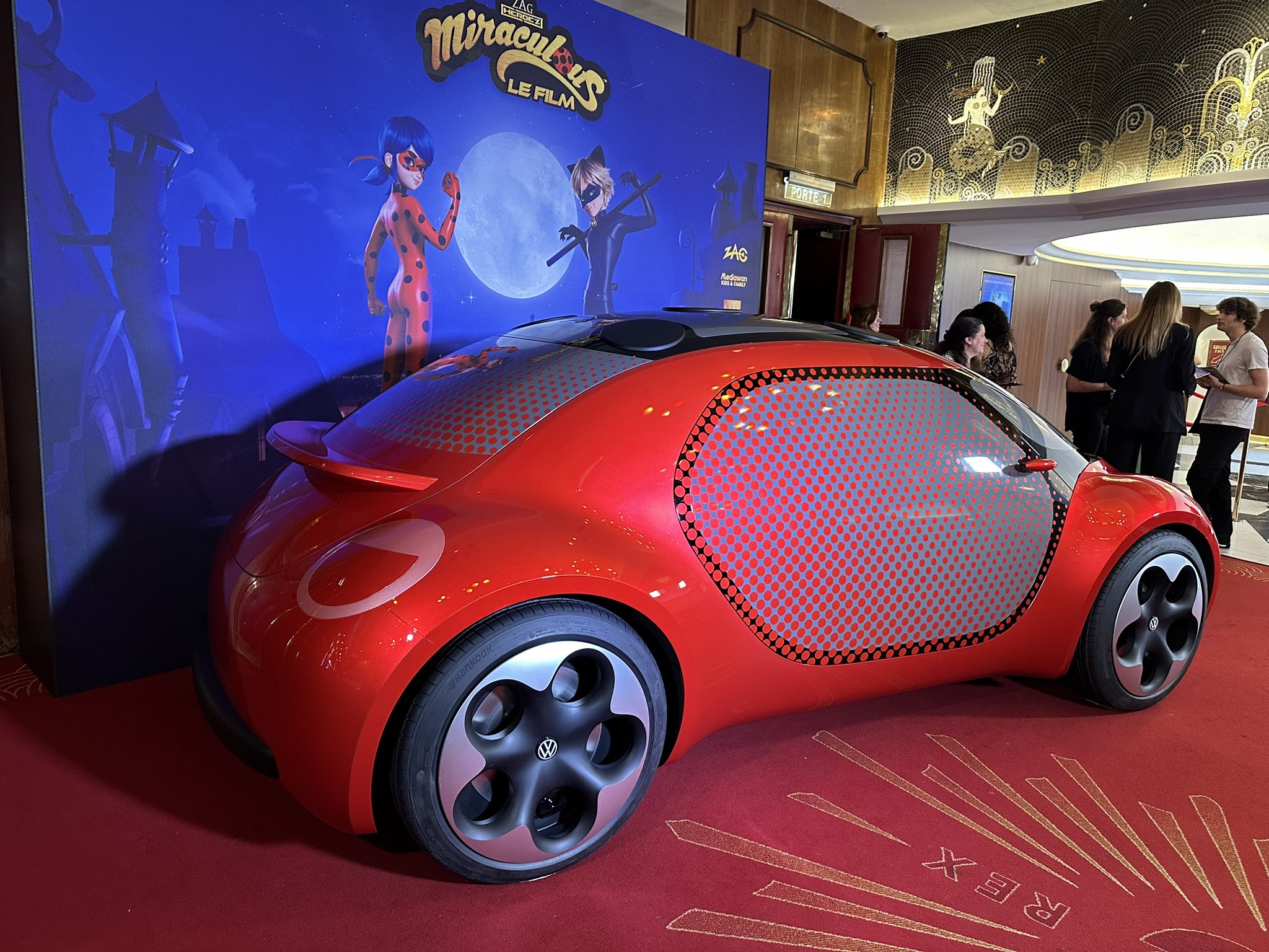 Le Grand Rex on X: Découvrez la voiture #Volkswagen spéciale #Miraculous !  😍🚗  / X