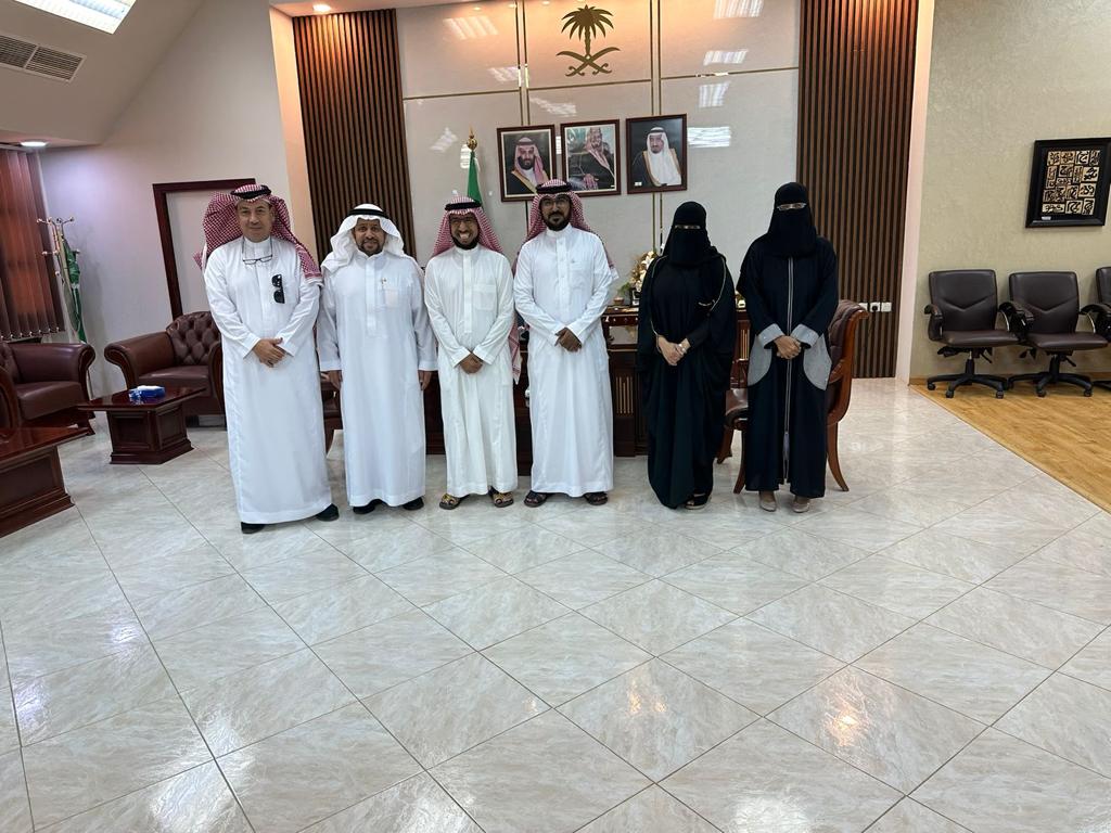 mushatyanbu_org's tweet photo. قام وفد من اعضاء مجلس ادارة الجمعية بزيارة مدير تعليم #ينبع أ. سليم العطوي حيث قدم م. حسي�� عسيري رئيس مجلس الادارة نبذة عن الجمعية وانشطتها وتمت مناقشة  الشراكة بين الجمعية و #ادارة_التعليم. 
 وفي ختام الزيارة شكر م. حسين  مدير التعليم  ع حفاوة الاستقبال
@gsaksa
@MOE_YNB https://t.co/yeH9FwK1yR