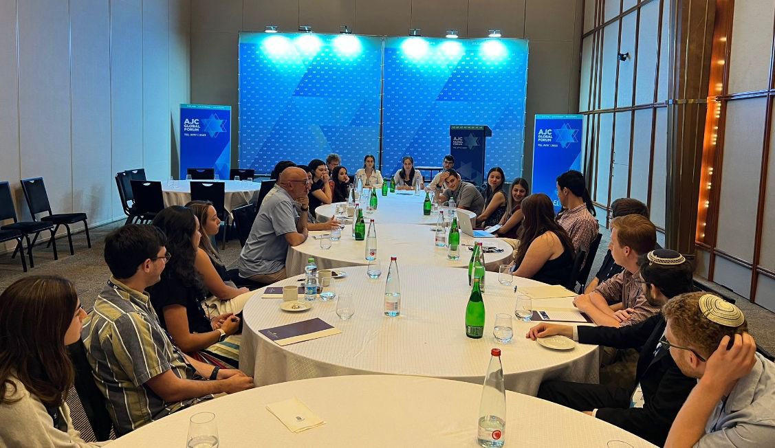 AJCCEO's tweet photo. The Jewish future is in good hands! I met the students of @AJCGlobal Campus Board and Goldman Fellows.

These young leaders are #JewishandProud, combating antisemitism and standing up for Israel on college campuses.

Together, we are shaping a brighter Jewish future. 🇮🇱 https://t.co/ZLjMh1Opxn