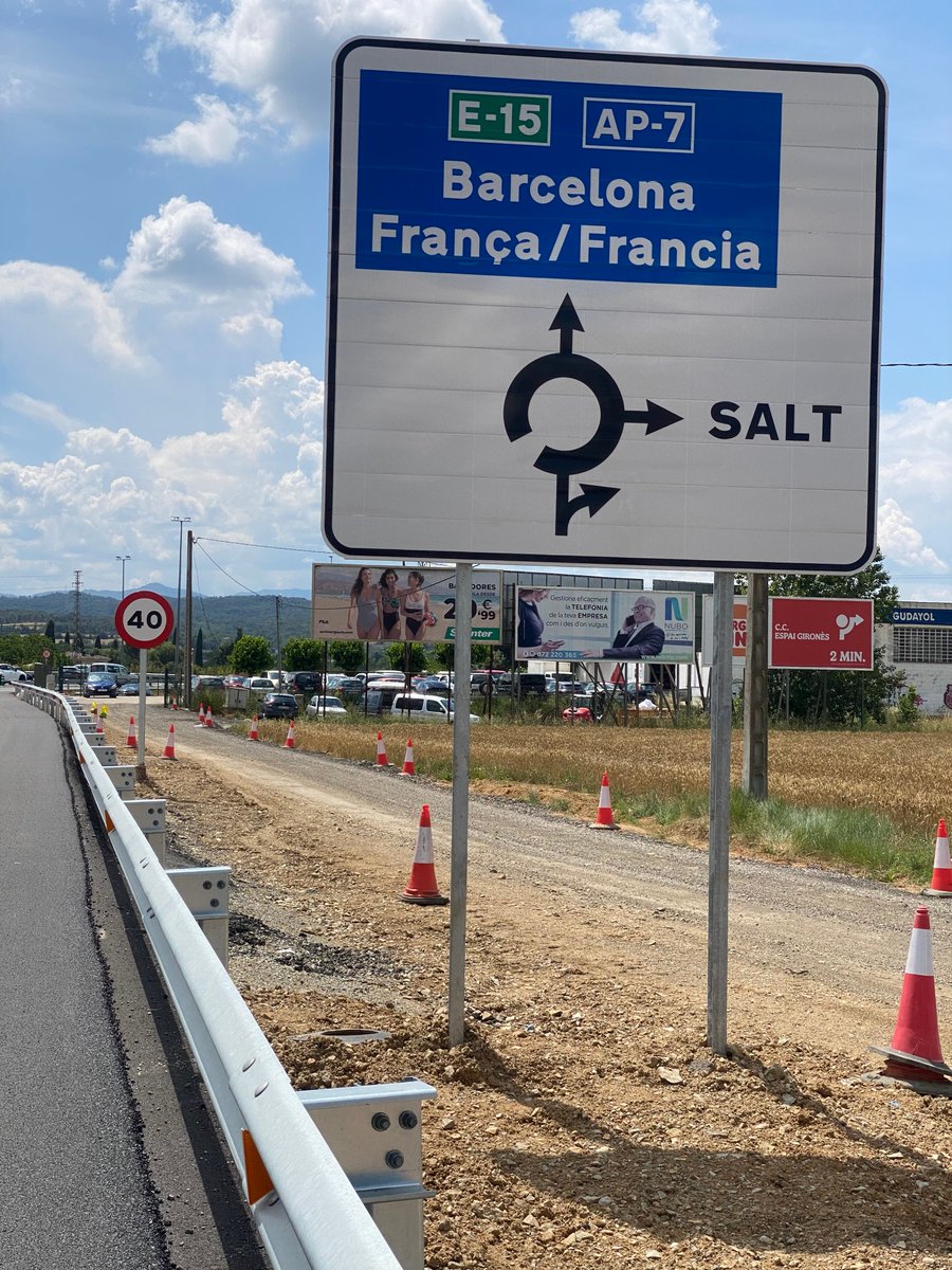 Unes quantes setmanes d'obres i milers d'euros gastats, al final perquè  no serveixi de res per culpa d'un rètol mal fet. #femlescosesbenfetes <a href="/ViladeSalt/">Ajuntament de Salt</a> <a href="/gencat/">Generalitat de Catalunya</a> <a href="/DiputacioGirona/">Diputació de Girona</a> <a href="/elpunt/">El Punt Avui Girona</a> <a href="/DiarideGirona/">Diari de Girona</a>