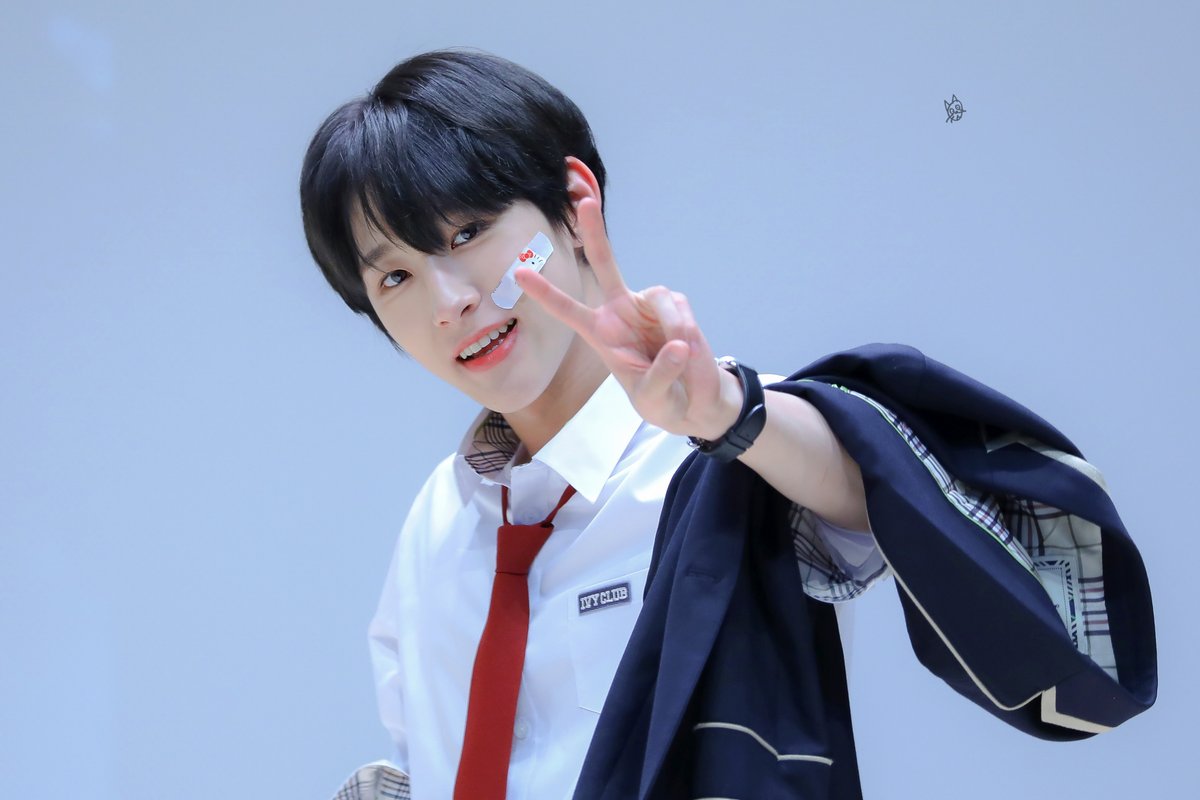 mmyyang9's tweet photo. 230514

아.... 왕자보고싶어🥹

#생생한민서의모습 #드리핀 #김민서 #민서 #DRIPPIN #minseo #ミンソ https://t.co/9hd49fs7xu