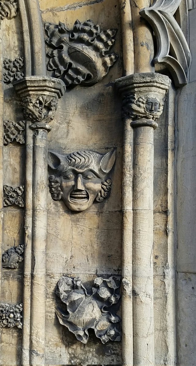 Seeing @CathyRLowe double headed tweet reminded me of this at Beverley, St Mary. Tiny face peering out of colonette top right.
#sundayStonework might need a click/tap