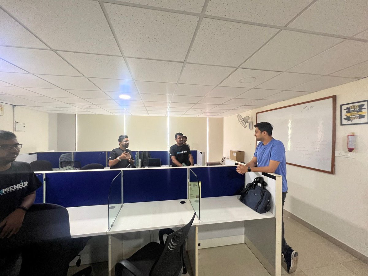 _arjunmohan_'s tweet image. #SaturdaywithStartups meeting the young go-getter team at #Entri in their office on Saturday
