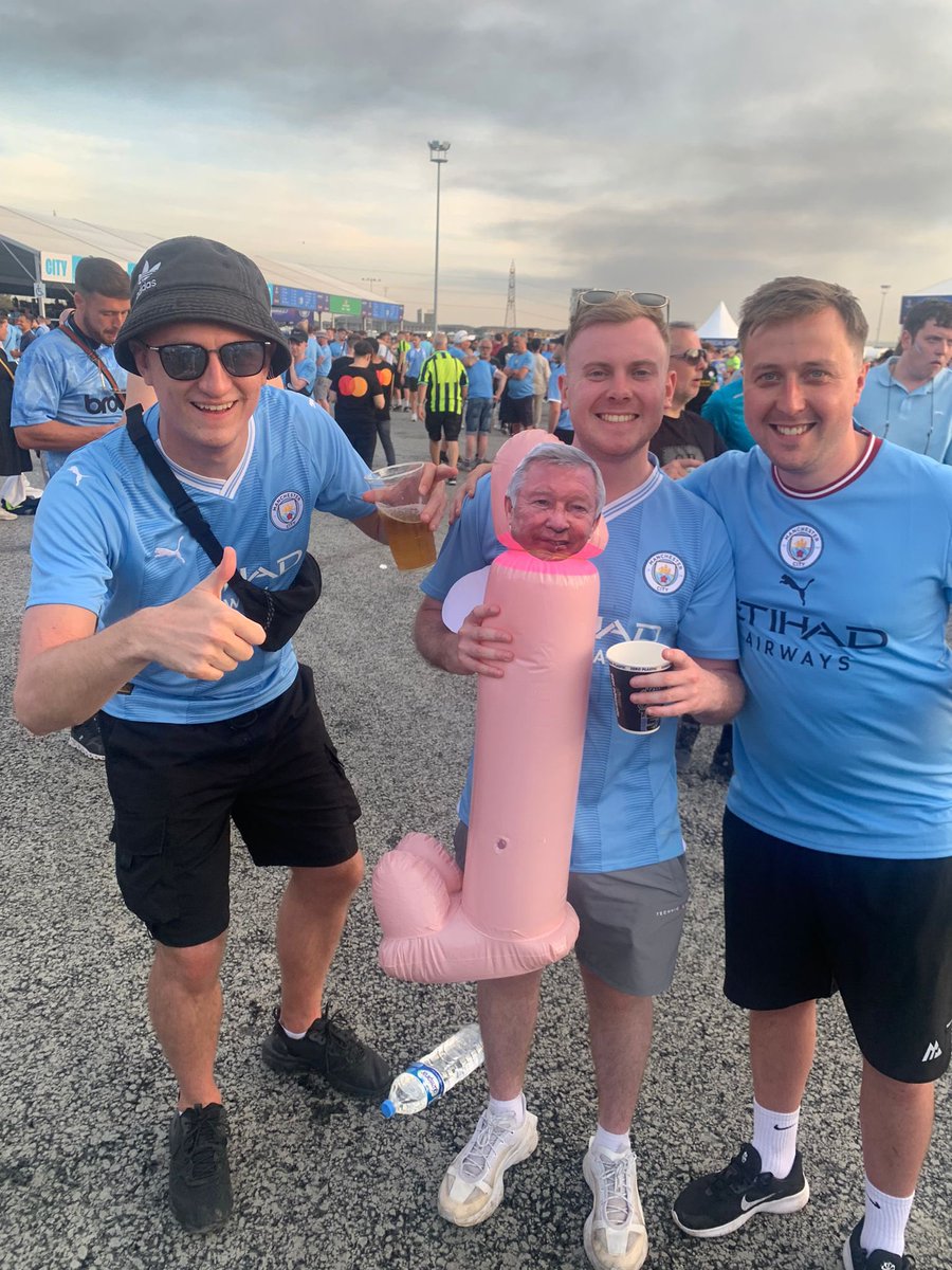 jakebentley14's tweet photo. Wow 🤩 🇧🇼🏆

Great to see sir Alex making an appearance at the final https://t.co/znce2Gx2W7