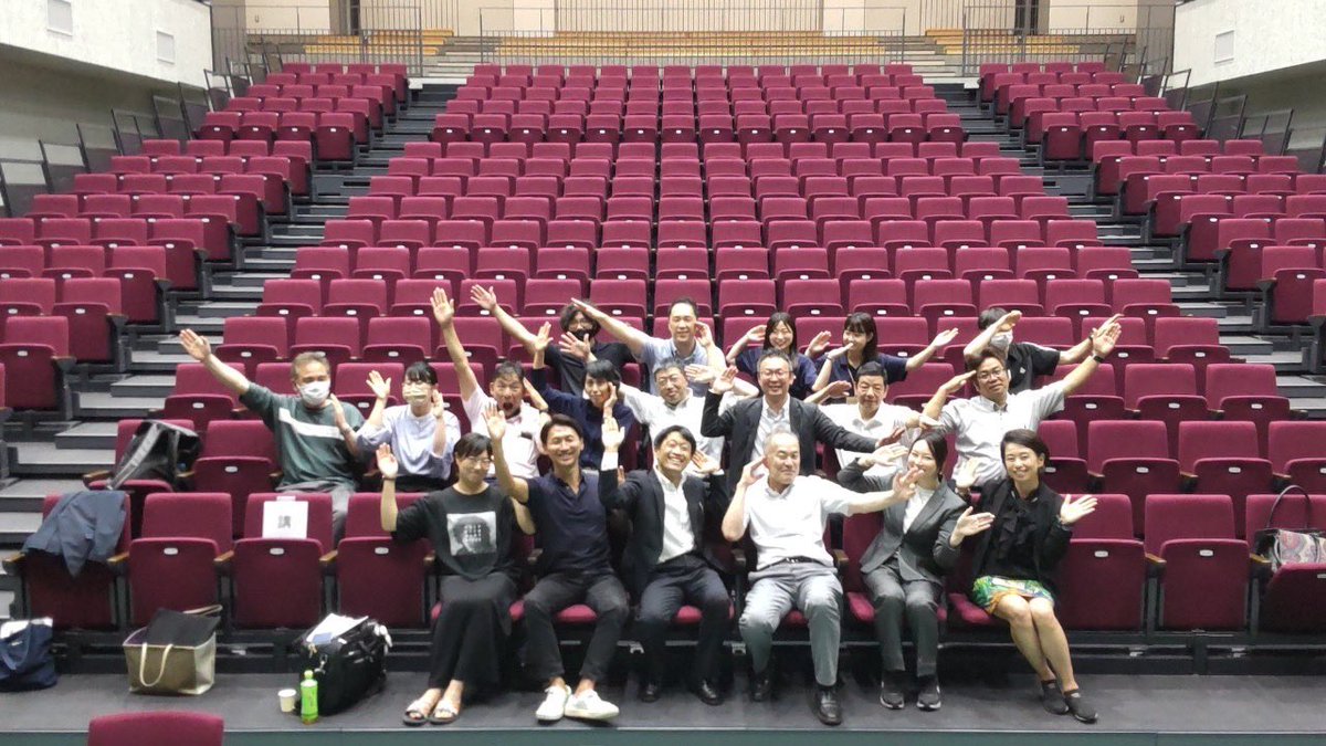 handaakari's tweet photo. 鳥羽市役所の皆様

鳥羽マルシェの皆様

ありがとうございました😊✨✨

皆さんが陽気で、お魚も元気で沢山
とても豊かな町☺︎

また遊びに行きます！☺️🍀

#鳥羽市
#鳥羽市役所
#鳥羽マルシェ
#講演
#解体ショー https://t.co/rh89kDK2cw