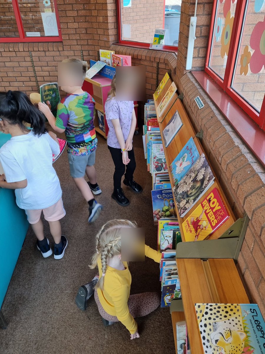 BealValePrimary's tweet photo. On Friday, year 1 had a visit to the library. The children explored different types of books with a member of staff at the library as well as listening to a story and some lovely poems by Julia Donaldson. The children were able to find a book to borrow from the library.
#BVyear1 https://t.co/I3TVo9Crc1