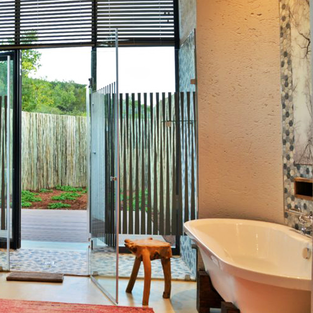 BabirwaLodge's tweet photo. Elephant Suite: Luxurious African Bushveld Getaway 🦁🦓🦒🐘 https://t.co/sbsbBlgJzB 

#luxurylodge #luxurytravel #luxurylifestyle #privateresort #infinitypool #personalchef #butlerservice #concierge #bushlodge #africanbush #safari #wildlife #gamedrive #africa #travel #luxury https://t.co/3IkATG95G3
