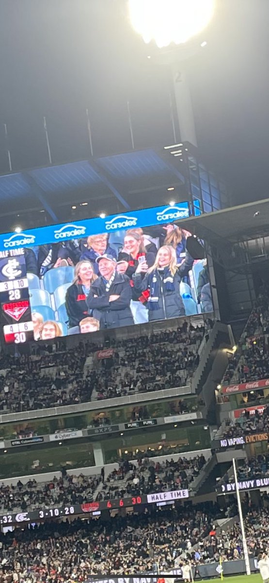 FroodGeorgia's tweet photo. 5 seconds of fame lol  #aflbluesbombers https://t.co/DfLAS4bBxm