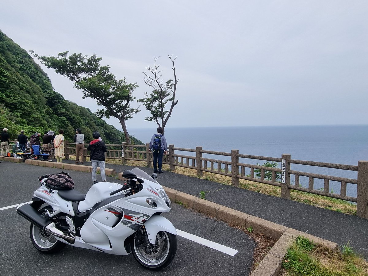 hatamm9's tweet photo. 昨日久々のツーリングで行ったのは京都の端、経ケ岬。隼（鳥）の有名撮影スポットらしくカメラマンのオッチャンから「同じやなぁ〜」と言われたよ😊ここでハヤブサミーティングいいかもですね。。。 https://t.co/Zn299DvfCk