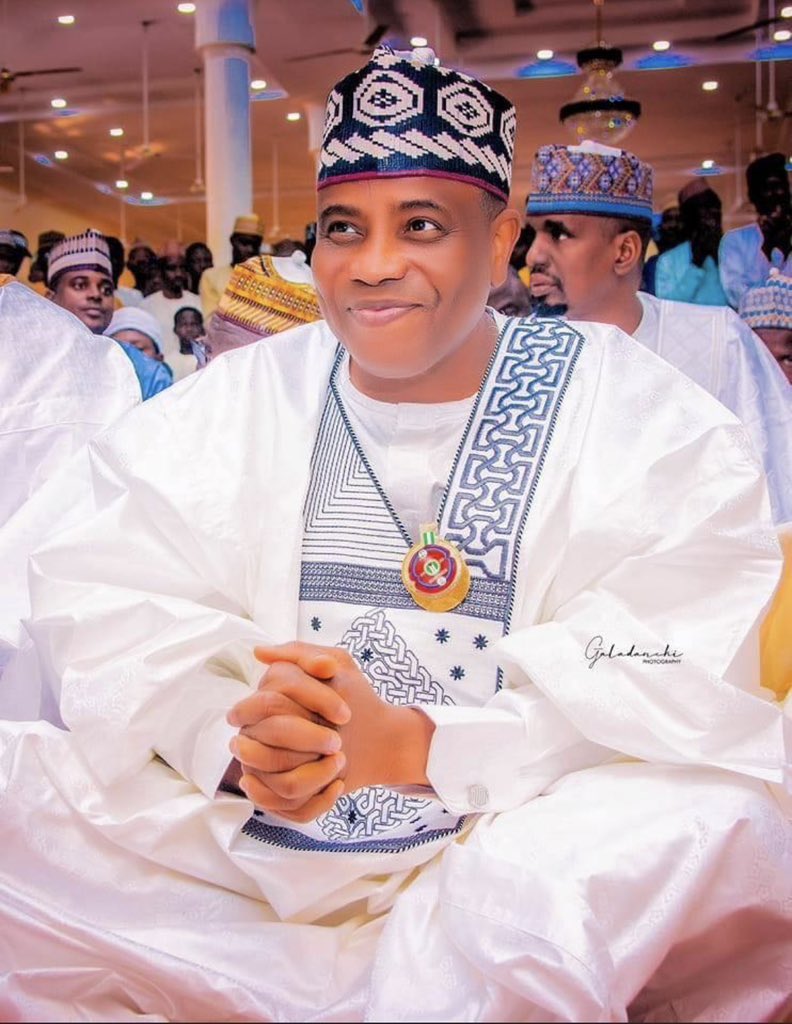 deedatAhmadd's tweet photo. H.E Aminu Waziri Tambuwal is one of the finest politicians you can ever meet.He is so refined and cultured that you can't drag him into the gutter for a fight. You can't see Tambuwal throwing broadsides against any politicians.Such is his nature. He doesn't insult  people; https://t.co/Hn79WMHTGM