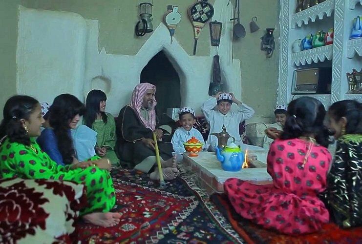 ..
..

" جربوا أن تعيشوا حياتكم خارج الأجهزة الالكترونية .. وأن تنغمسوا في تفاصيل حكاياتكم خارج أسوار الهاتف .. وأن تكتبوا مشاعركم بعيداً عن الجدران الثلجية للتكنولوجيا ..
فالحياة خارج الأجهزة أجمل بكثير .

..
..

#كلام_جميل