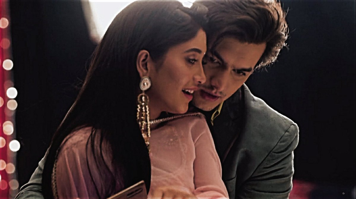 the soothing silence of love, amidst the chaos of life. ♡

#Kaira #YRKKH #KairaLivesOn #MohsinKhan #ShivangiJoshi