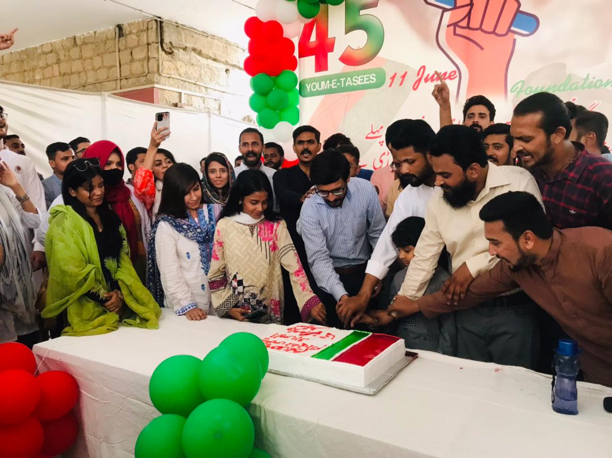 GirlsWingAPMSO's tweet photo. APMSO Girls Wing &amp; Jamiya Karachi Sector celebrate 45th Inception Day of APMSO with huge massive crowd. Arts lobby filled with colors. Students Teachers attended massively. Chairman Apmso cut the Cake.

@Karachi_Waali
@ukuroojkhan2 @SaqibAjaz1
#OurHopeAPMSO https://t.co/omfgLRQXeW