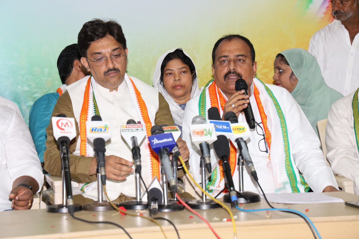 SAfsariBegumINC's tweet photo. Our State InCharge AICC Coordinator @AhmerIslam_ and State Chairman @JAslamBashaINC conducted the 1st executive meeting successfully.
Ahmer Islam ji demonstrated inspirational future plans and we are blessed to have mentor @AhmerIslam_ for our TN MD Dept. https://t.co/tN4wv8bMGo