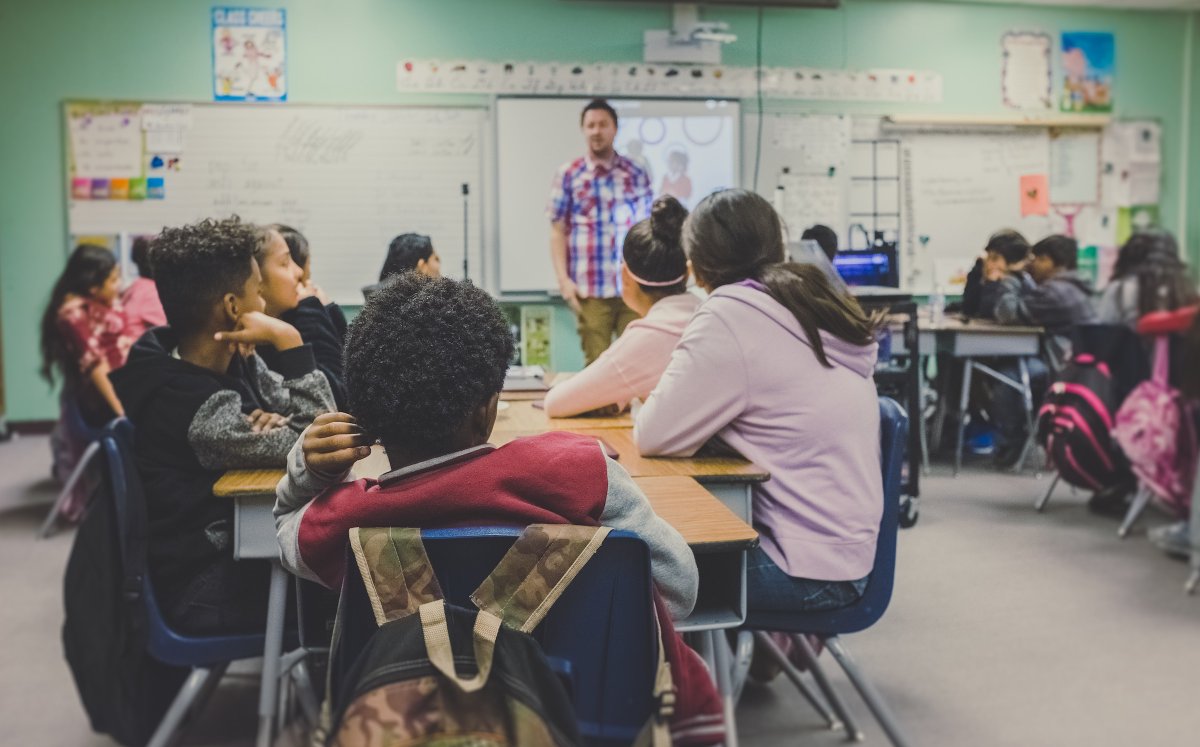 Are you interested in #ScienceEducation and #ScienceEngagement? 👩‍🏫 

A new paper from @uniofgalway @RyanInstitute scientist @VMcC_ScienceEd describes a framework for creating engaging physics-related videos for post-primary students 📹

Learn more here 👉 bit.ly/3q6wyOt