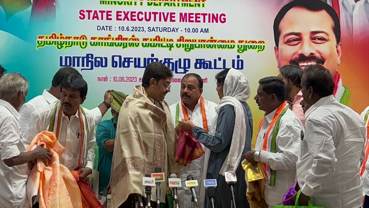 SAfsariBegumINC's tweet photo. @AhmerIslam_ @ShayarImran @INCMinority @KPCCMinority @JAslamBasha @britenazeer @INCTamilNadu @AbdulWahidINC @NazarFaridiIND @INCNilgiri @greenibrahim @SyedHazeena Our State InCharge AICC Coordinator @AhmerIslam_ and State Chairman @JAslamBashaINC conducted the 1st executive meeting successfully.
Ahmer Islam ji demonstrated inspirational future plans and we are blessed to have mentor @AhmerIslam_ for our TN MD Department. https://t.co/1TDfdRRSyf
