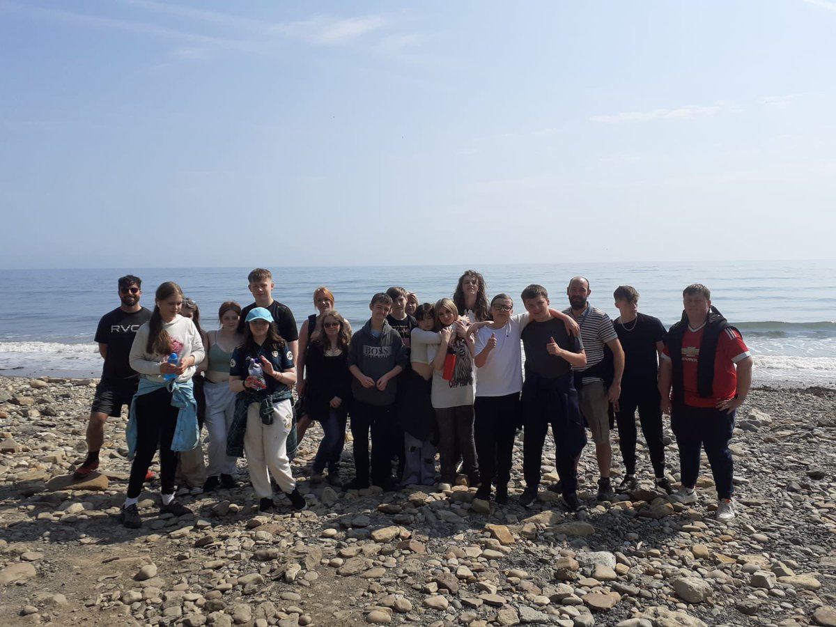 Beautiful walk this morning to Stoupe Beck and Robin Hood's Bay via the Cinder Track. There's a lot of interest in launching an official GPS walking group! Who's in?!
#proudtobepindar #thrivewithhope #nextgenbogglers #coastalwalks