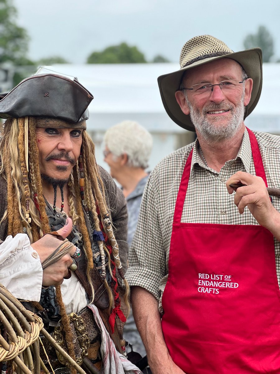 Sarah Ready - Withy Pot Maker #girlyfisherman tweet media