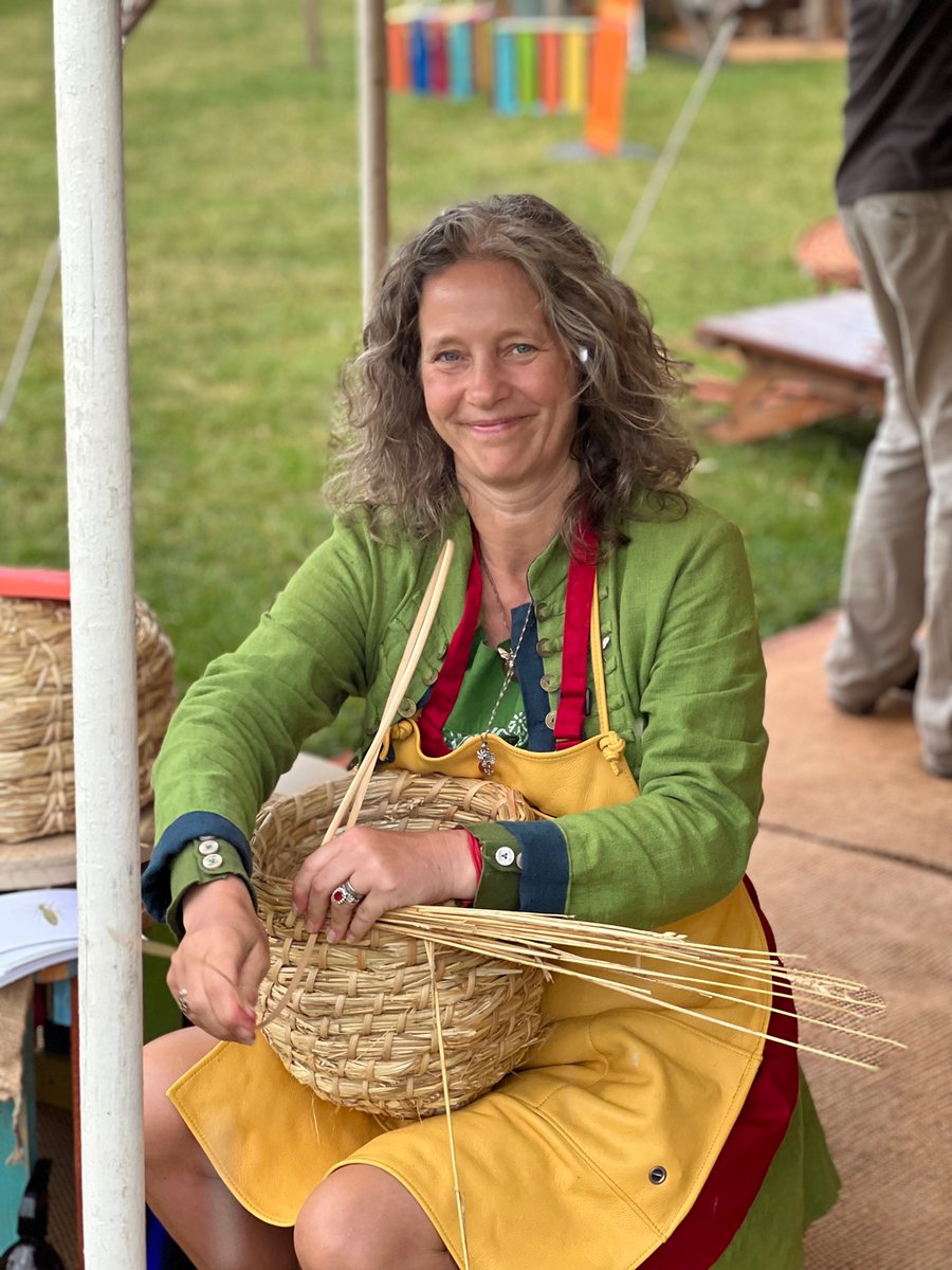 Sarah Ready - Withy Pot Maker #girlyfisherman tweet media