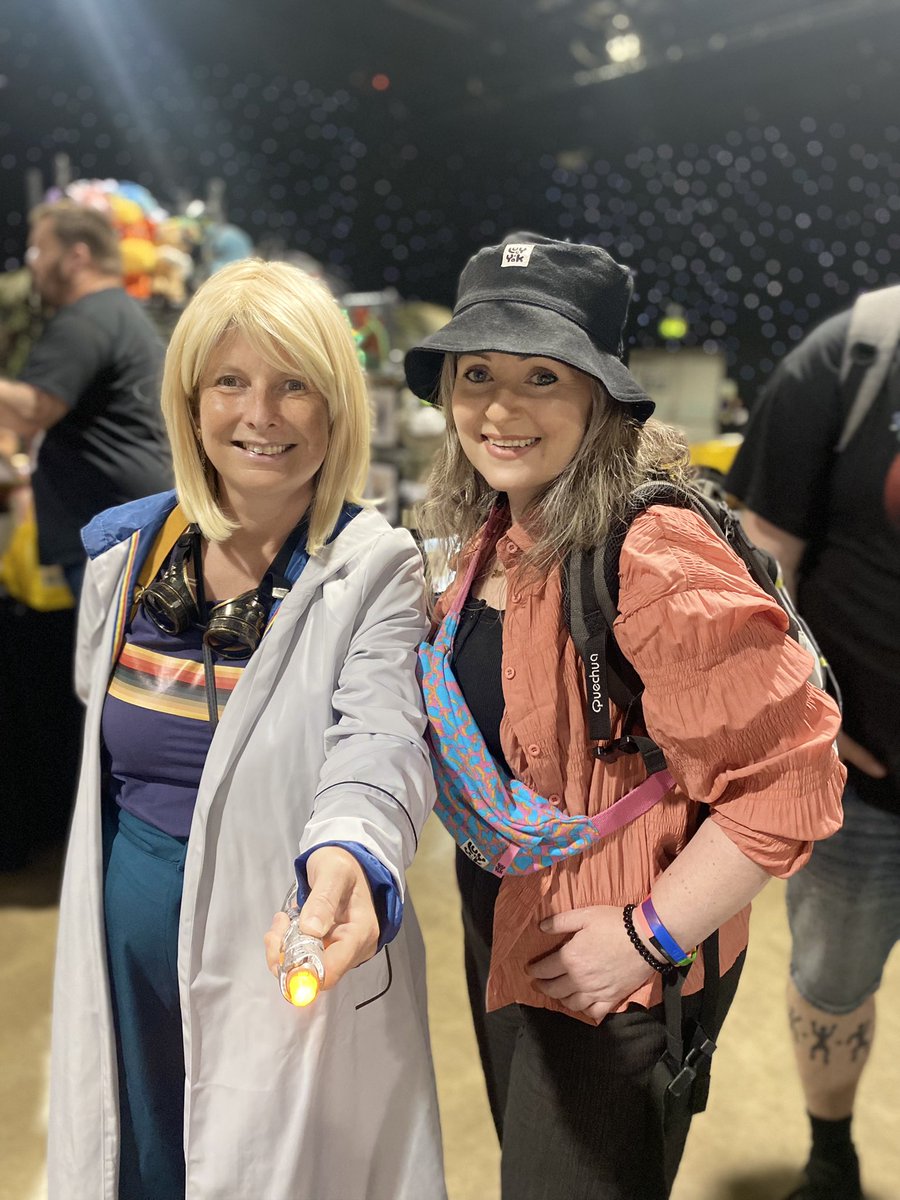 relish_hendy's tweet photo. My fave costume of the day #DrWho #JodieWhittaker #SheffieldSteel #Leeds #Comicon #UnleashedEvents https://t.co/J6nhmPISIt
