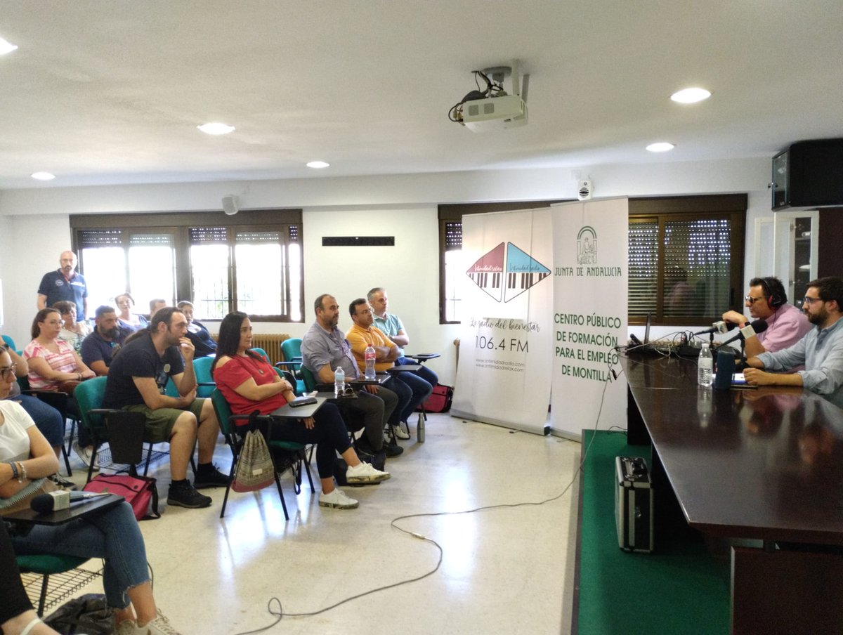 Intimidad1064's tweet photo. Intimidad Radio en el Centro de F.P. para el empléo en Montilla. Puedes escuchar el programa completo en el siguiente enlace: https://t.co/A7nZp9PVLV https://t.co/7LVFgQJ90r