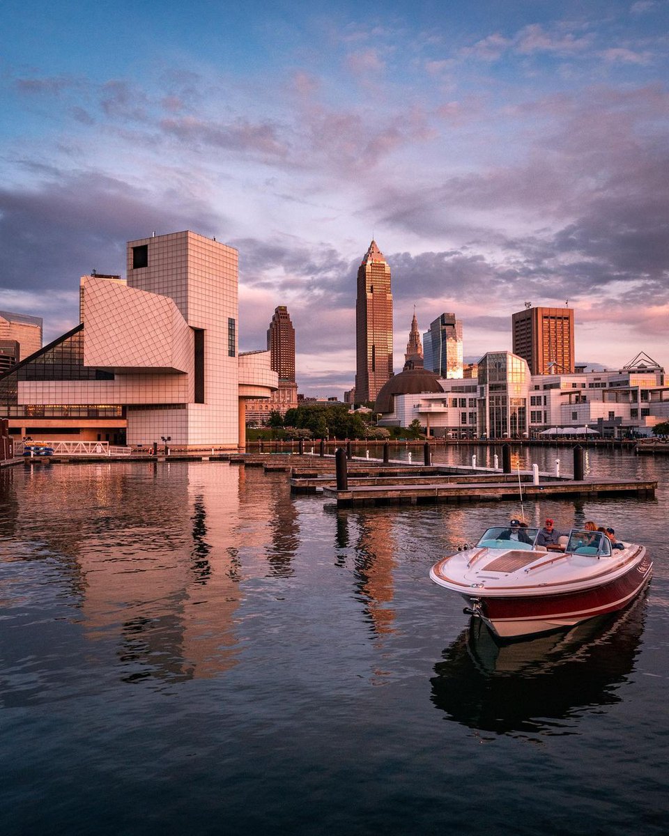 Happy Sunday, Cleveland! This view of The Land will never get old 💗

Photo: <a href="/GabeWasylko/">Gabe Wasylko</a>