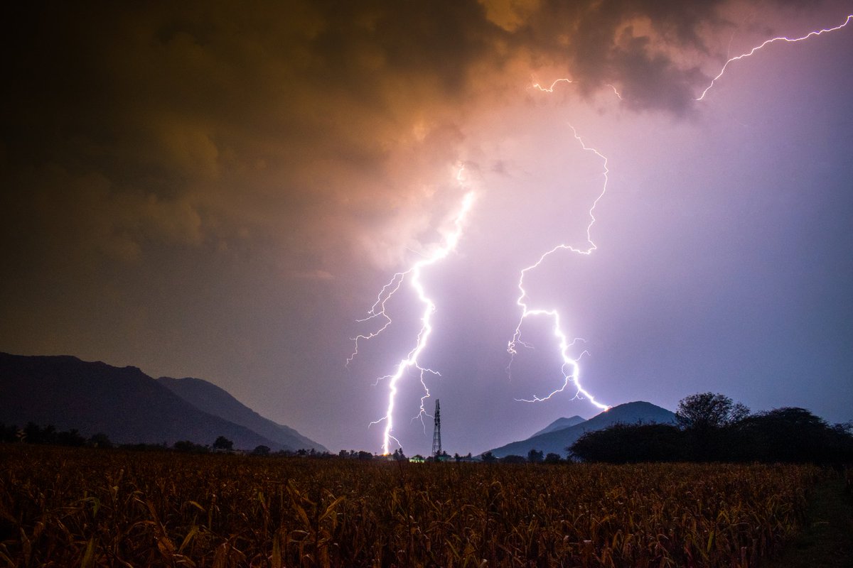 naviphotograph's tweet image. The thunderous applause of Mother Nature&apos;s grand performance
°
©️@naviphotography_ 
°
Shot on :: @nikonindiaofficial #d5600 18-55 kit lens
°
#summerthunderstorms #summerthunderstormvibes#naturelover #summerstorms #naturepower #thunderstormmagic #rainydaymood #tntourism #wowtamil