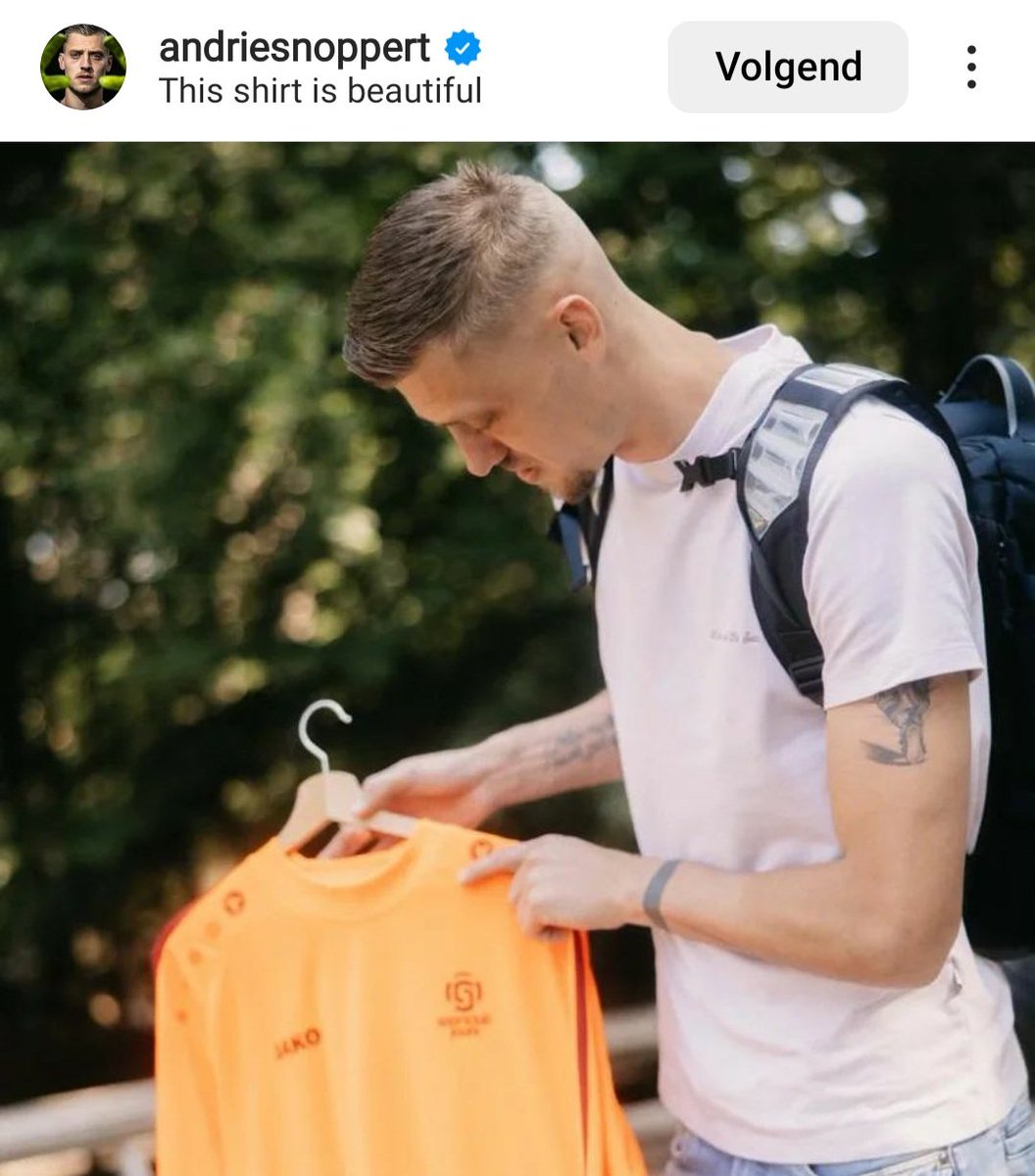 Alle spelers van Oranje dragen het shirt van hun allereerste amateurclub. Voor de Tower fân de Jouwer was dat natuurlijk zijn eerste keepersshirt bij Sportclub Joure. En zoals je ziet, Andries had al vroeg iets met Oranje.

#NothingLikeOranje #VierHetShirt 🦁🟠🙌 <a href="/scJoure/">SC Joure</a> 🟢⚪🩳