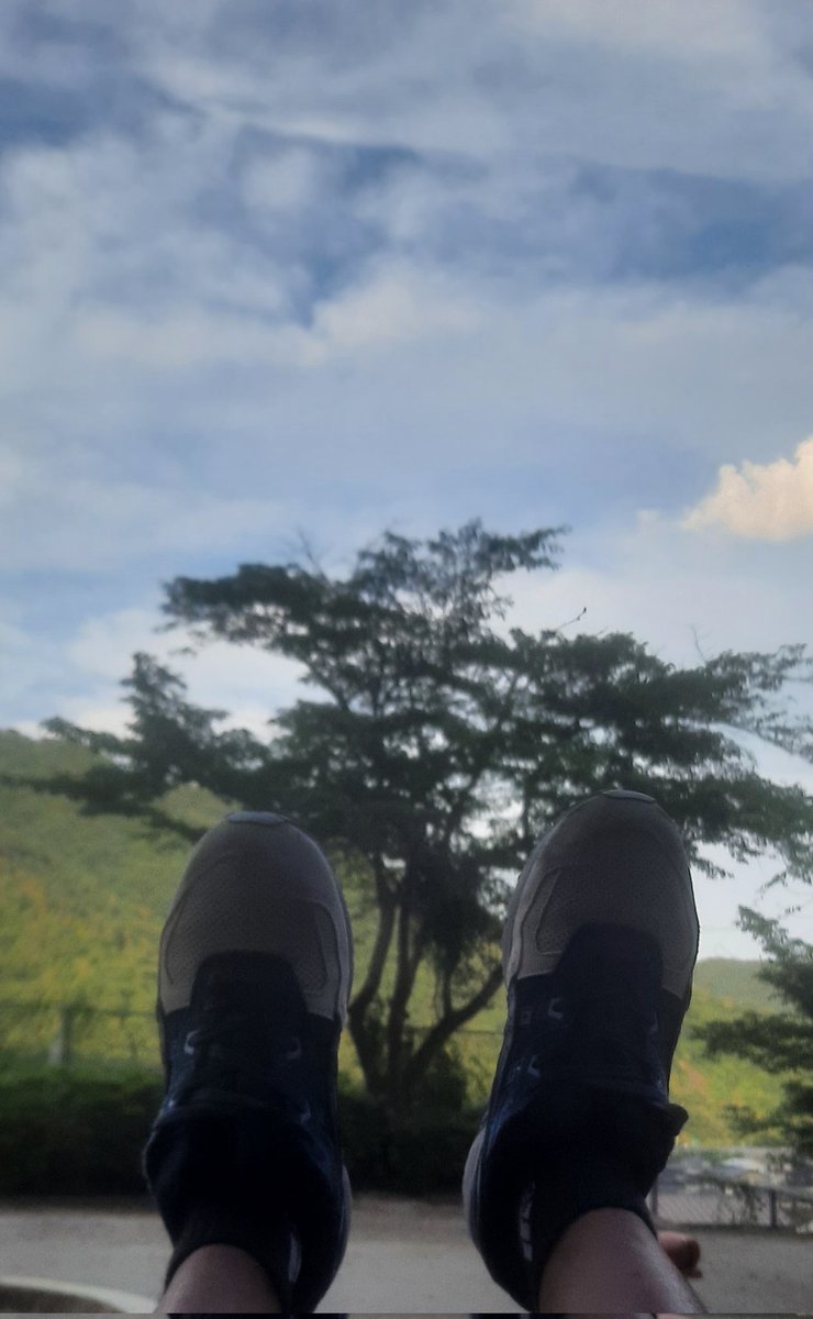 Shinich86987033's tweet photo. Menapak atau melayang
Kaki
Tetaplah berdiri
Bahu masih menjadi temanmu
Tapi langkah, masihkah kau dibelakangku? https://t.co/0SRxCgcF0M