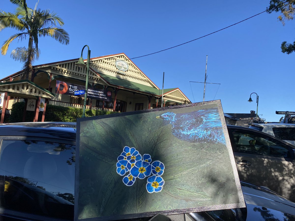 Delivered my blue and shiny bower bird to the #thedoyles today at #mudgeeraba #australianart #artexhibitions #jeanenehyles