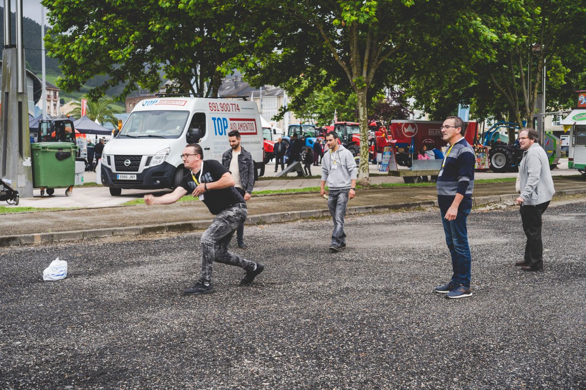 🙋‍♀️ Esta tarde, a las 16:00 en la Zona de Actividades del Recinto Ferial, tendremos el XI Torneo de Patefa #FeriaMuestrasVegadeo.
El mundial de este deporte tradicional y muy nuestro se juega en #Vegadeo.😉
lne.es/.../vegadeo-mu…...
#VegadeoSeMuestra #TorneoPatefa #AsFerias58