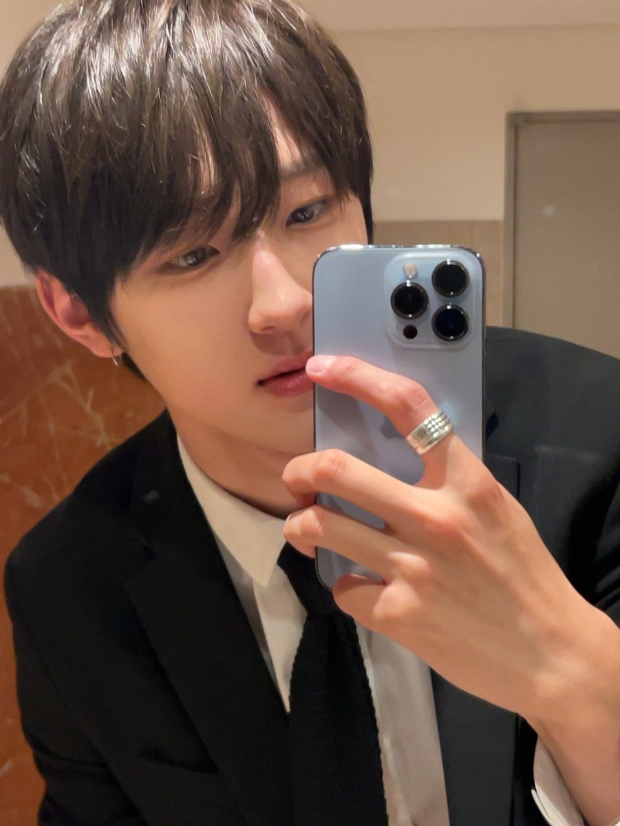 MINSEOTHH_'s tweet photo. (Trans) 230611 Twitter update

เฮ้~ ทำอะไรกันอยู่ครับ🤭

#DRIPPIN #드리핀 
#KIMMINSEO #김민서 https://t.co/E2sAm2tlXY
