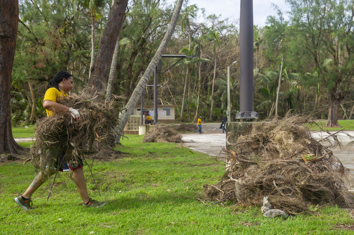 📍 NAVAL BASE GUAM, Guam (June 7, 2023) A U.S. Navy Reserve Sailor picks up debris at Gab Gab Beach on Naval Base Guam left in the wake of Typhoon Mawar.

📸 : MC1 Joshua M. Tolbert