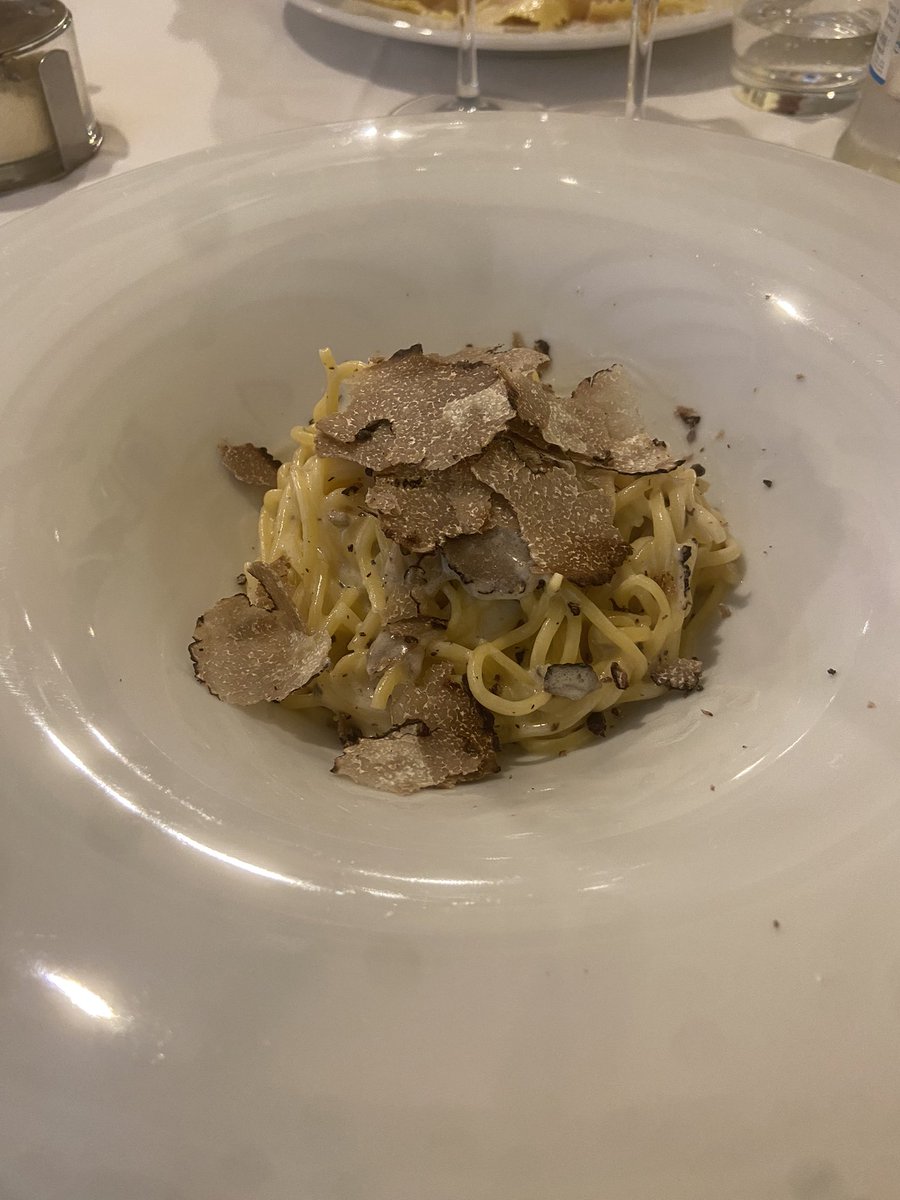 Spalla di San Secondo con giardiniera fatta in casa e tagliolini al tartufo nero.
Oggi così 
Buon pranzo