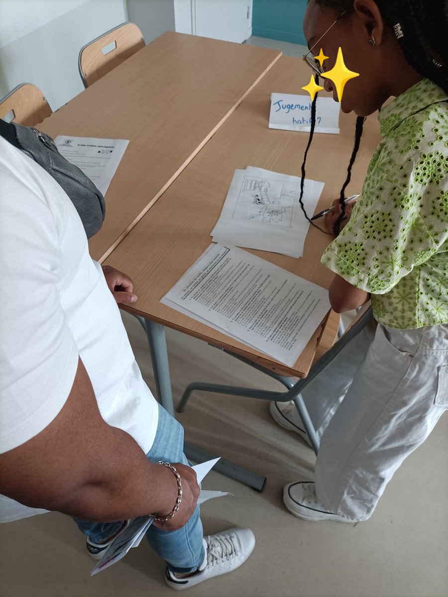 SuissaSarah's tweet photo. Hier, pendant les JPO du #CollegeAutissier, les futurs élèves de 6e ont découvert la #MédiationParLesPairs avec bcp de curiosité à travers de nombreuses activités et les explications des #Mediateurs ! 
Les parents ont aussi été séduits par ce dispositif plein de #bienveillance! https://t.co/o8QRQHebu4