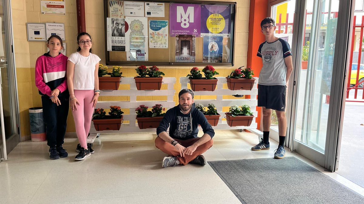 Estamos emocionados de compartir con todos ustedes los proyectos en los que estudiantes del IES Clara Campoamor, de todos los niveles, han estado trabajando dentro del programa Andalucía Profundiza. 🌱Nuestros alumnos han sido verdaderos artistas,

iesclaracampoamor.org/clara/2023/06/…