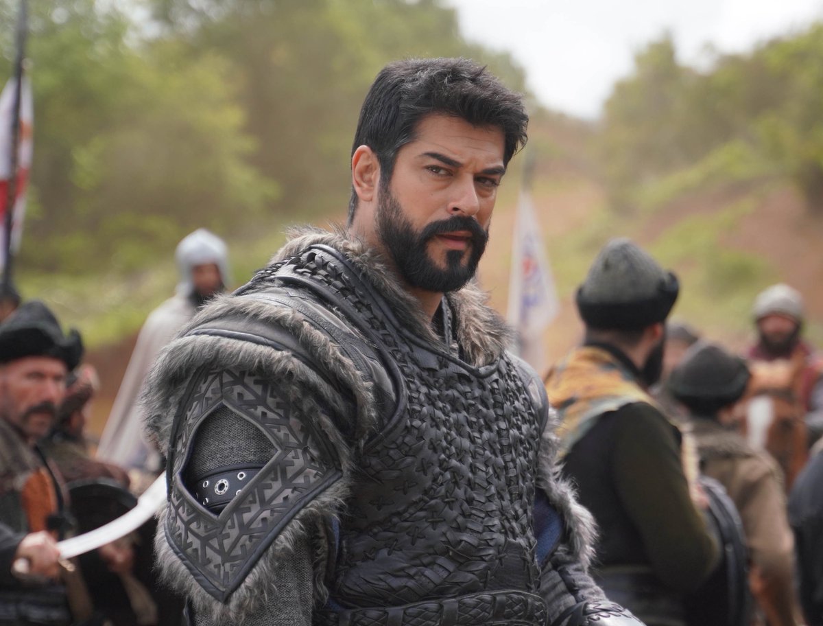 DizilandBaba's tweet photo. بوراك اوزجيفيت بطل مسلسل المؤسس عثمان ألغى متابعته لمنتج المسلسل ولحساب المسلسل.

علم أن السبب هو غضب الممثل من سيناريو الحلقة الأخيرة، حيث بوراك استاء من صغر دوره في مشهد مهم جدًا في الحلقة، فغضب كثيرا.
تم حل الازمة بإعادة كتابة السيناريو، وعاد بوراك لمتابعة المنتج
#KuruluşOsman https://t.co/PcoSxttzIt