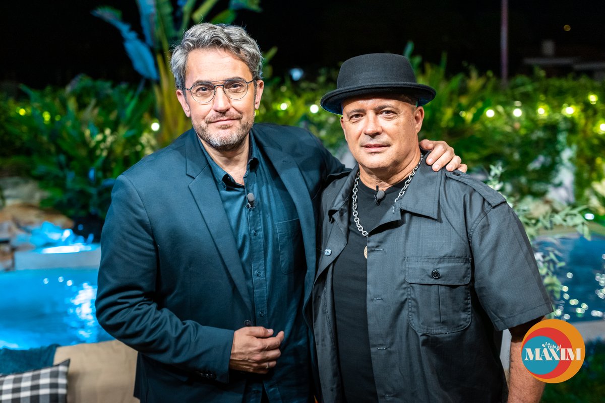 almaximapunt's tweet photo. ✨Els nous convidats de #LaVidaAlMÀXIM seran els cantants @josemcasan del grup Seguridad Social i @_samanthagg.

🏠Ens esperen moltes sorpreses amb @maximohuerta i Jau Fornés🥂

📆DISSABTE 17 de JUNY a les🕙22.00 h en @apunt_media📺

💻PRIMERS PROGRAMES⬇️
https://t.co/0iWkCYboxk https://t.co/mj6qVfNcQq