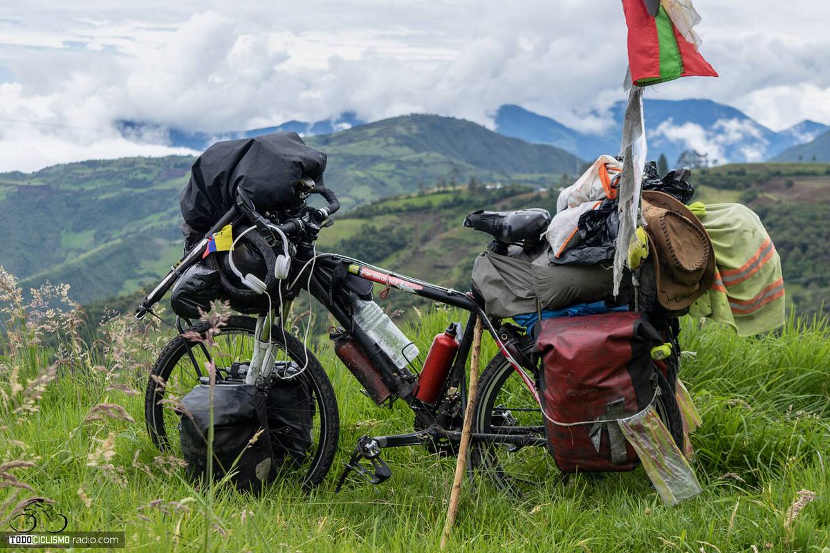 todociclismoupv's tweet photo. La bicicleta cargada a tope de Dani Ku Dani Ku, viajando por el mundo desde 2014 #Viajando #Ciclistas #Alforjas https://t.co/WGCi35jtAy https://t.co/1DpzSNeHli