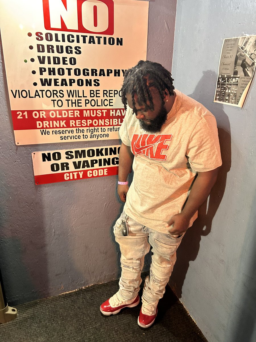 PerryDontae's tweet photo. When you see me it’s no whatever you tryna ask ❌ https://t.co/L17iCxbOqG