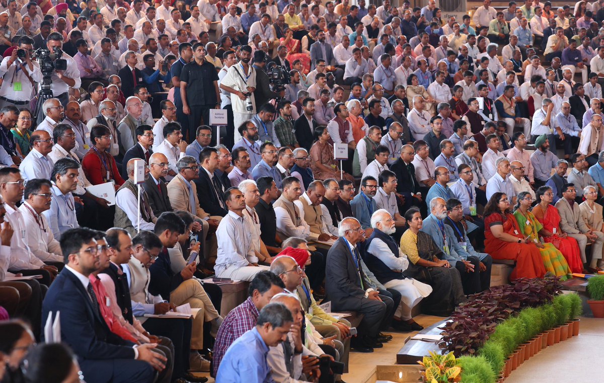narendramodi's tweet photo. Attended the National Training Conclave today, a part of our efforts to learn and serve better. Highlighted the importance of capacity building, ending silos and enhancing service delivery. We shall keep transforming challenges into opportunities for a New India. https://t.co/fFvKv7Chfr