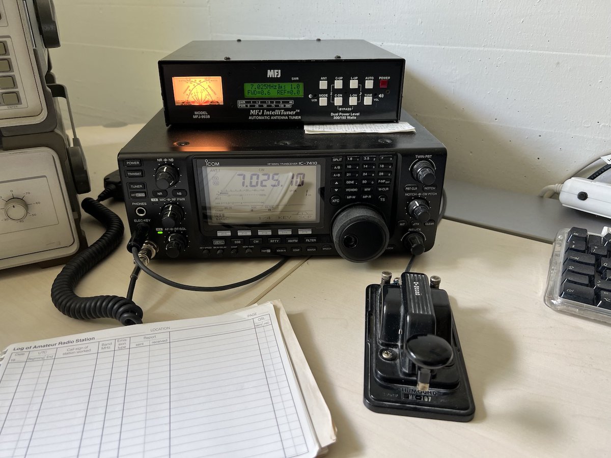 After many years of inactivity, I finally had time to build an antenna and get the transceiver working again.

#hamradio #AmateurRadio #CW