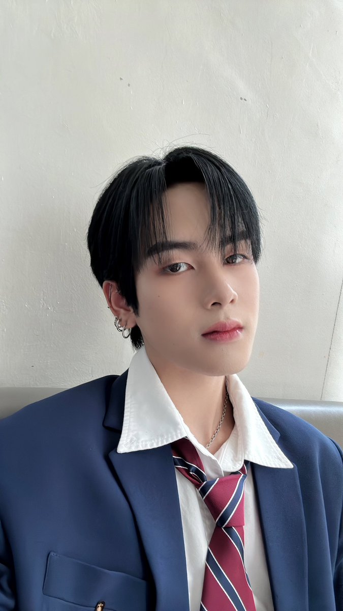 Ppsanta's tweet image. No matter which way I choose. May you guys be with me forever?❤️
#SANTA