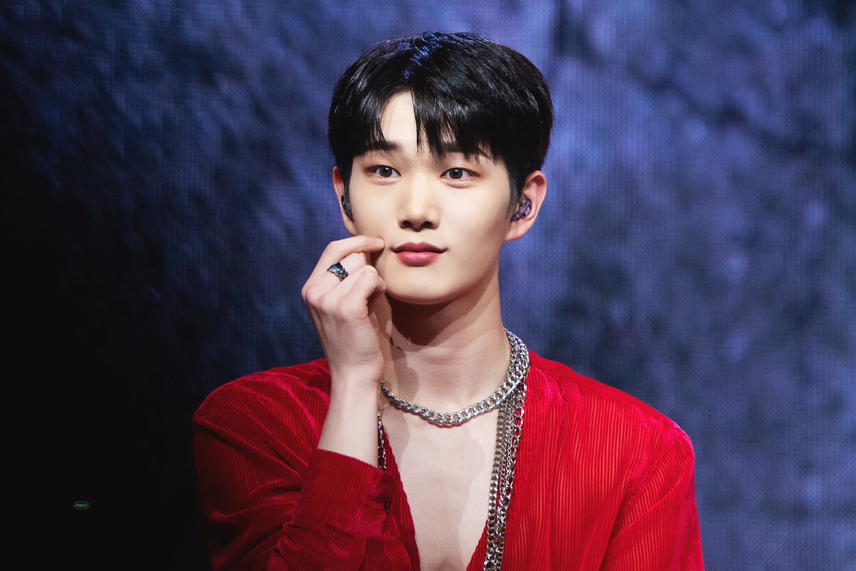 725poem's tweet photo. 230419 SEVEN SINS 쇼케이스

#주창욱 #CHANGUK #드리핀 #DRIPPIN https://t.co/mY93bmCGN4