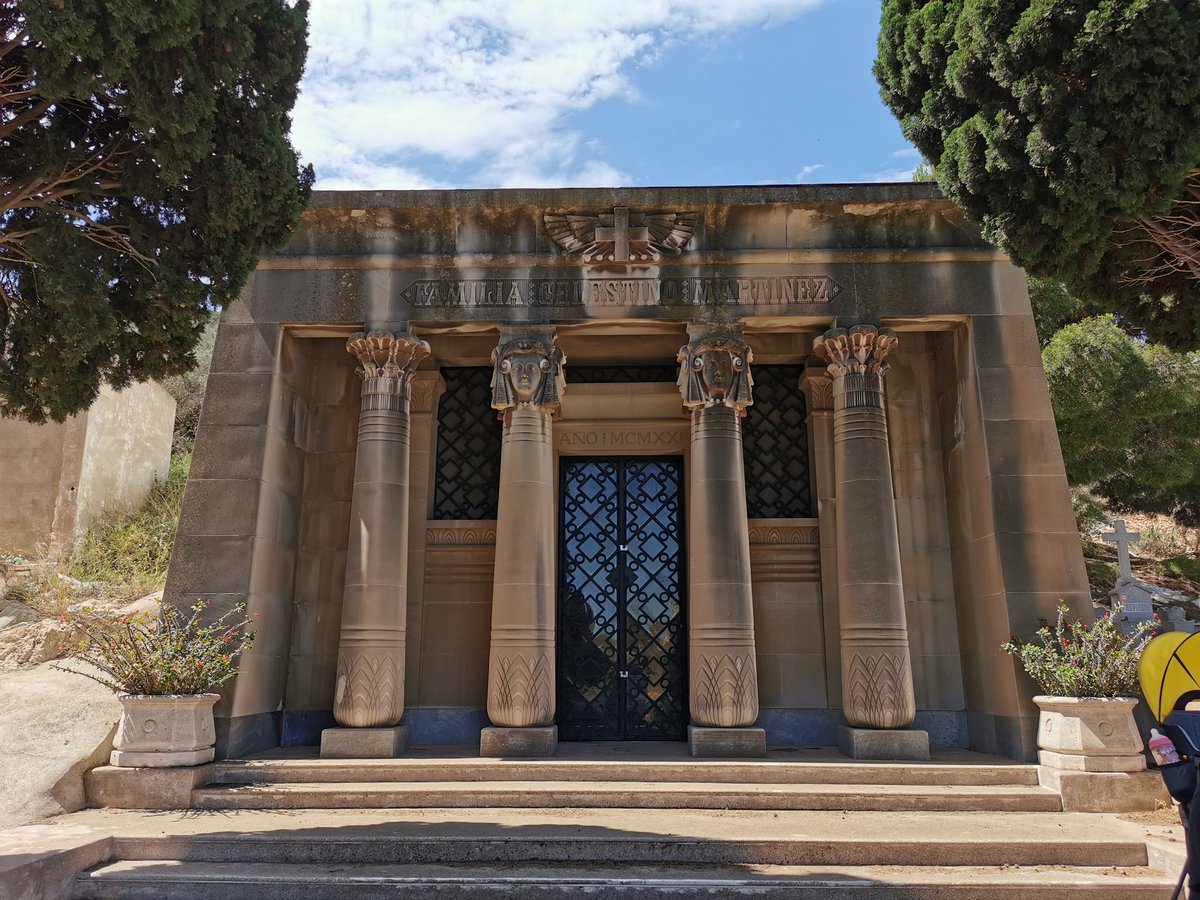 JFRebollo's tweet photo. Muy instructiva la visita organizada por el @AytoCartagenaEs al Cementerio de Nuestra Señora de los Remedios.
El #patrimoniocultural que poseemos en este campo santo es, a día de hoy, muy desconocido por los cartageneros. https://t.co/Q5TFPEEJxH
