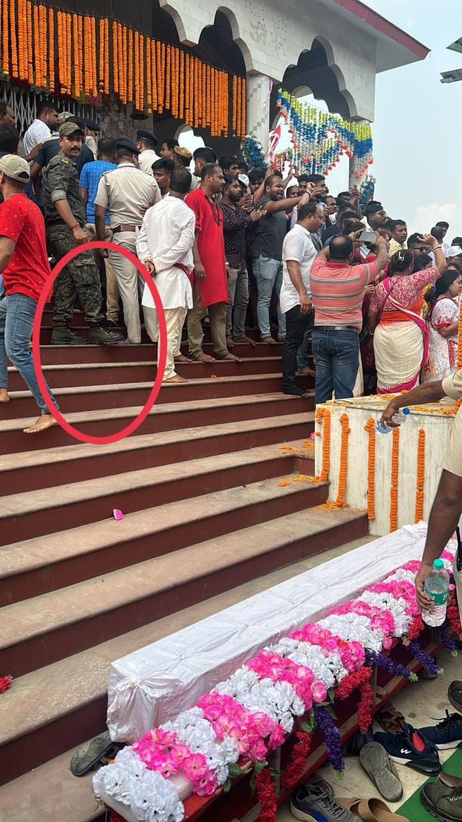 abhishekaitc's tweet photo. I strongly condemn @Shantanu_bjp's outrageous act of storming into Thakurbari Temple with CISF, disrespecting the premise by wearing shoes &amp; physically assaulting women devotees.

They have desecrated the sanctity of Thakurbari in the name of politics. 
Shameful display of power! https://t.co/5uDFA3GGzz