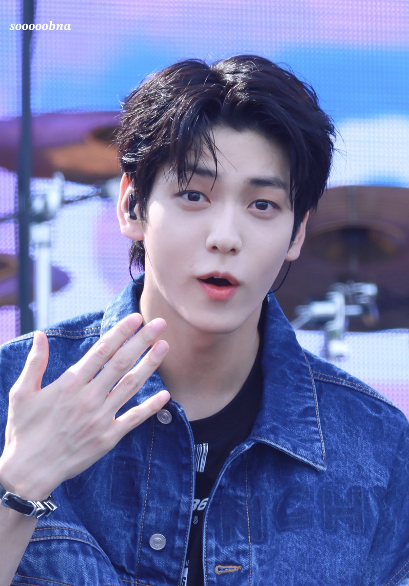 sooooobna's tweet photo. 230611 위버스콘 수빈

💦💦

#수빈 #SOOBIN #TXT #TOMORROW_X_TOGETHER https://t.co/IAz5tH23FQ
