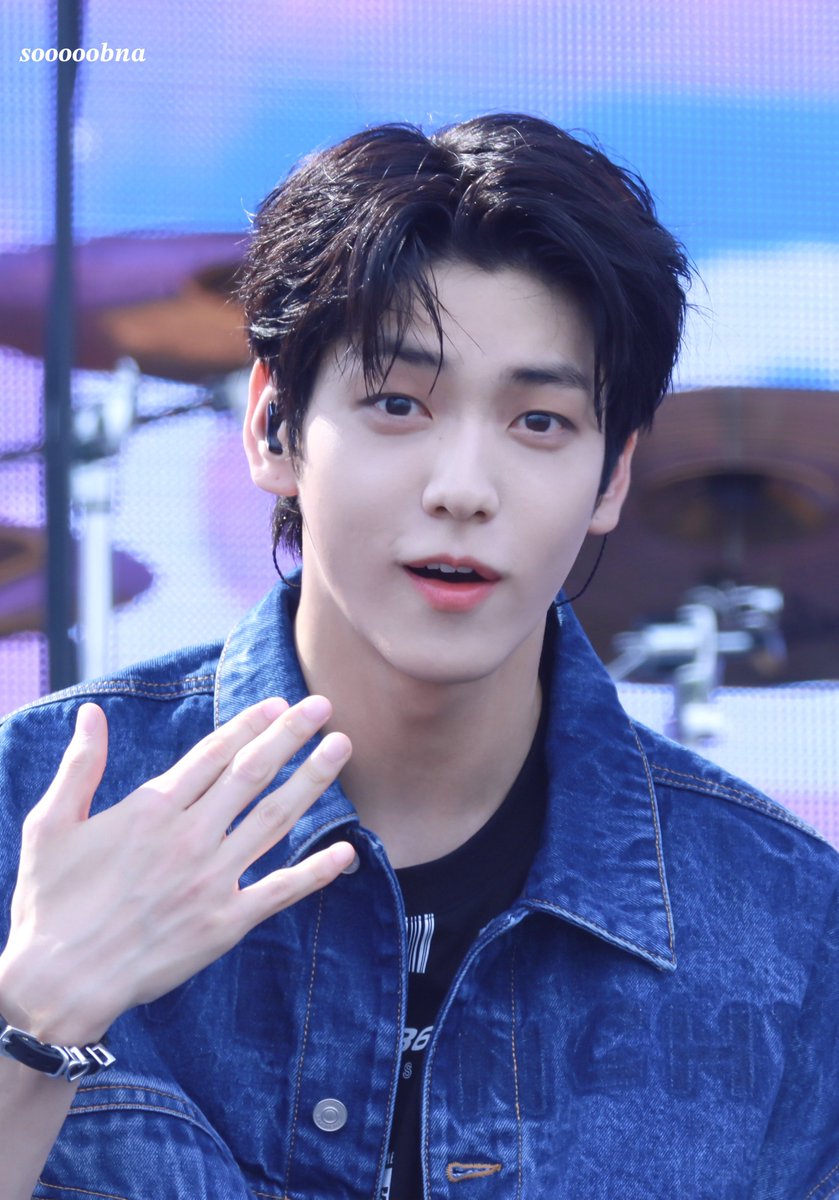 sooooobna's tweet photo. 230611 위버스콘 수빈

💦💦

#수빈 #SOOBIN #TXT #TOMORROW_X_TOGETHER https://t.co/IAz5tH23FQ