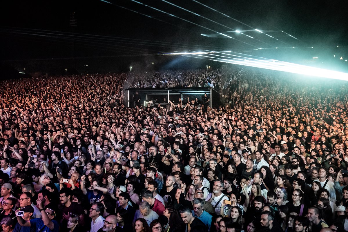 We're sorry to all our fans at @Primavera_Sound in Porto for the interrupted set, the festivals power supply failed twice, but we managed to make it back onstage for the last couple songs. We hope it didn’t spoil your enjoyment and thanks for being there! #NewOrderLive